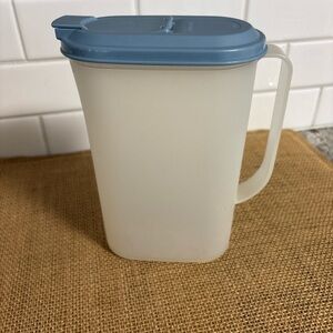 Vintage Tupperware Slim Pitcher Bottom 2009c-1 Lid 2010b-2 Clear W/ Blue Lid